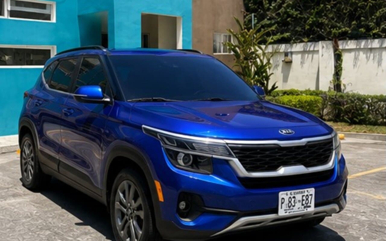 Kia Seltos 2021 Azul de renta en San Salvador, El Salvador — Lubbi Rent a Car