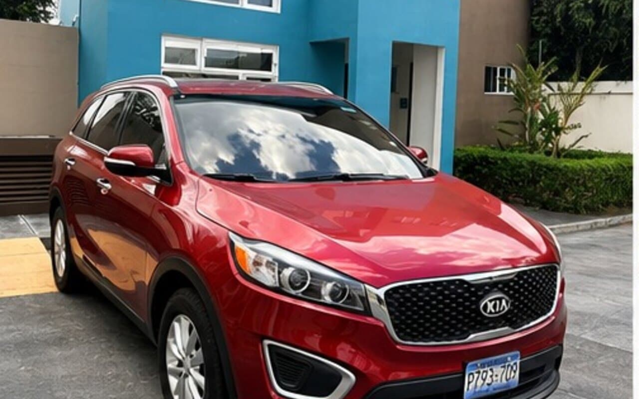 Kia Sorento 2018 Roja de renta en San Salvador, El Salvador — Lubbi Rent a Car