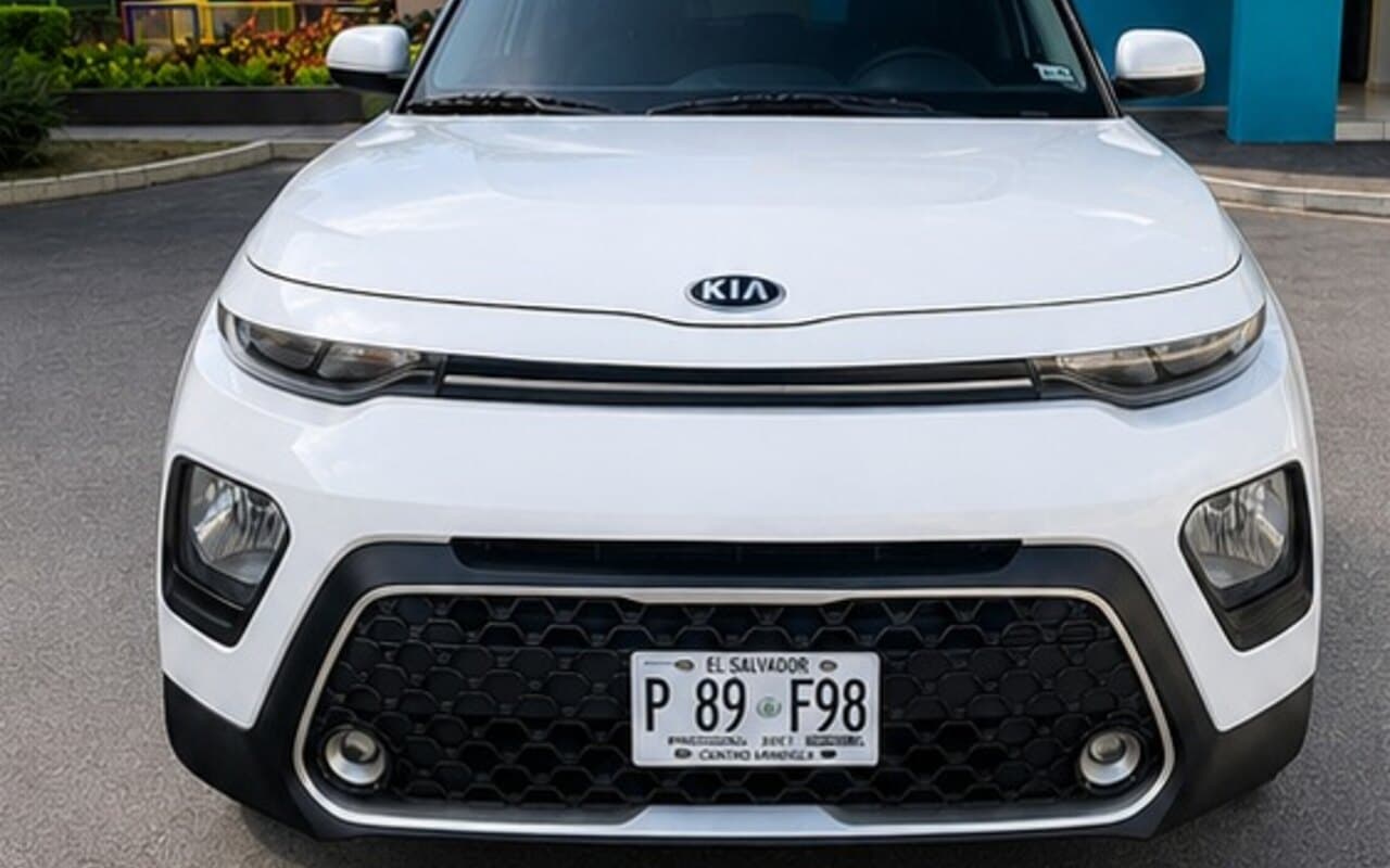 Kia Soul 2021 Blanca de renta en San Salvador, El Salvador — Lubbi Rent a Car