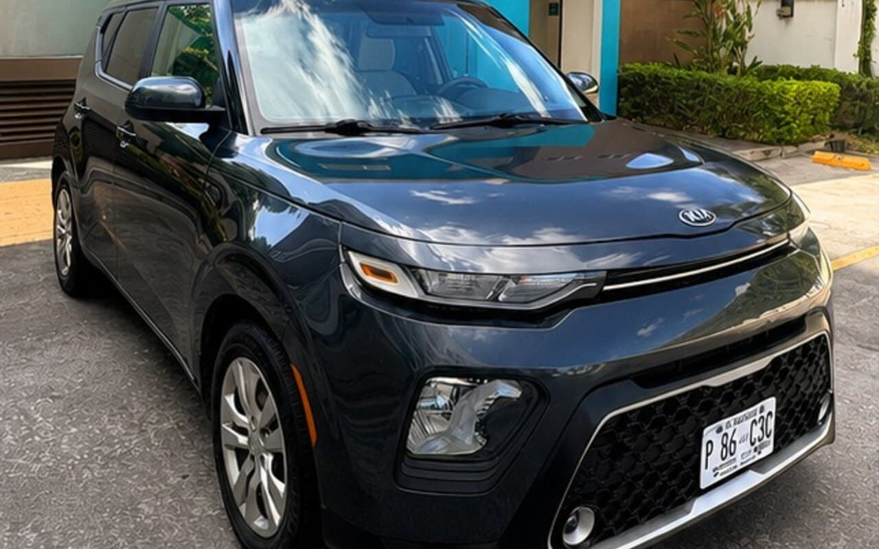 Kia Soul 2020 Negra de renta en San Salvador, El Salvador — Lubbi Rent a Car