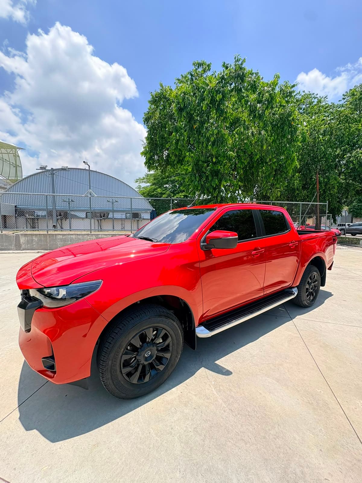 Mazda BT-50 2026 Naranja de renta en San Salvador, El Salvador — Lubbi Rent a Car