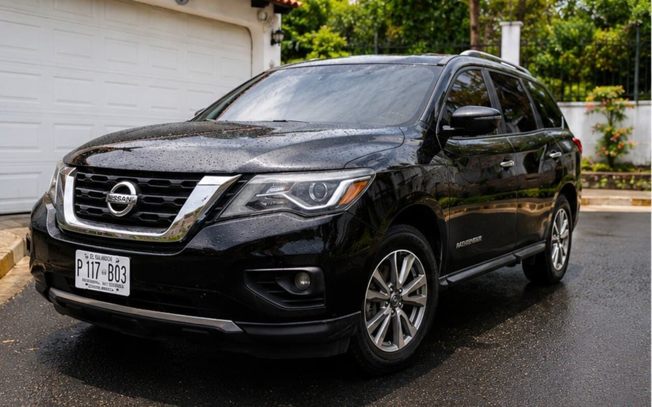 Nissan Pathfinder 2020 Negra de renta en San Salvador, El Salvador — Lubbi Rent a Car