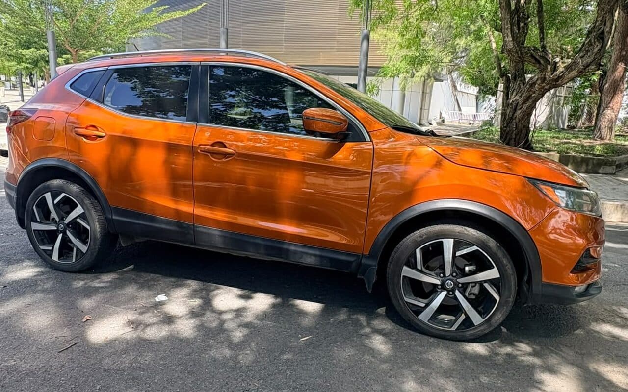 Nissan Rogue Sport 2020 Caramelo de renta en San Salvador, El Salvador — Lubbi Rent a Car